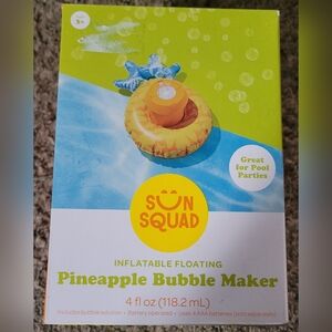 Sun Squad Inflatable Pineapple Bubble Maker